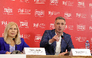 Video snimak konferencije za medije Srpskog pokreta Dveri: "Dokazi o krađi na referendumu" Video snimak konferencije za medije Srpskog pokreta Dveri: "Dokazi o krađi na referendumu"
